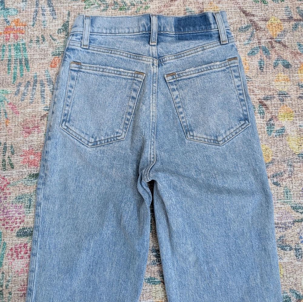 Abercrombie and Fitch Ultra High Rise 90s Straight Jean - Picture 5 of 10